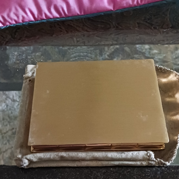 Volupte 1950's Goldtone Loose powder compact Mirror Puff Original Case - Picture 9 of 11